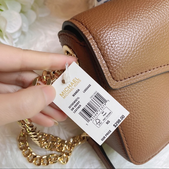 MICHAEL KORS Wanda Small Leather Crossbody - Picture 6 of 8